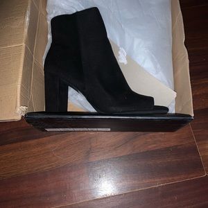 Fashion Nova Peep toe Booties/Blk Suede Size9